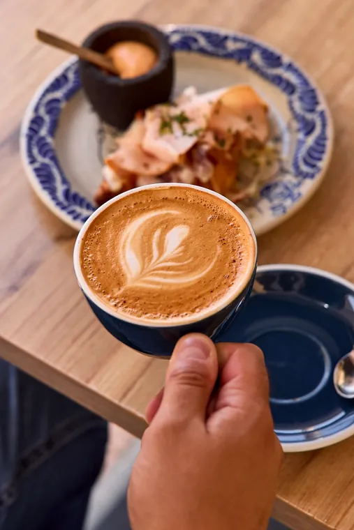Capuchino con latte art